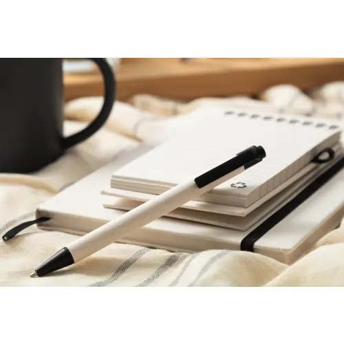 Penna a sfera con fusto in cartone del latte ricilato reffil blu